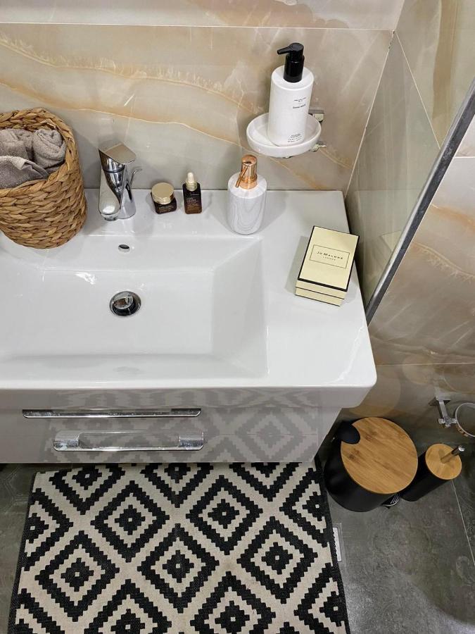Qerret Boutique Studio Apartment Golem  Εξωτερικό φωτογραφία